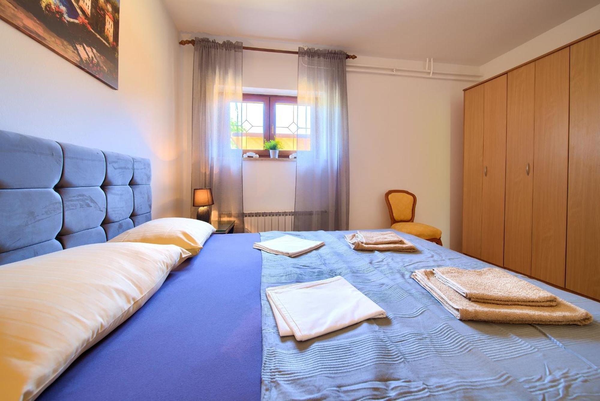 Apartment Bazina - Airconditioning, Parking, 500M From The Beach Krk Town Kültér fotó