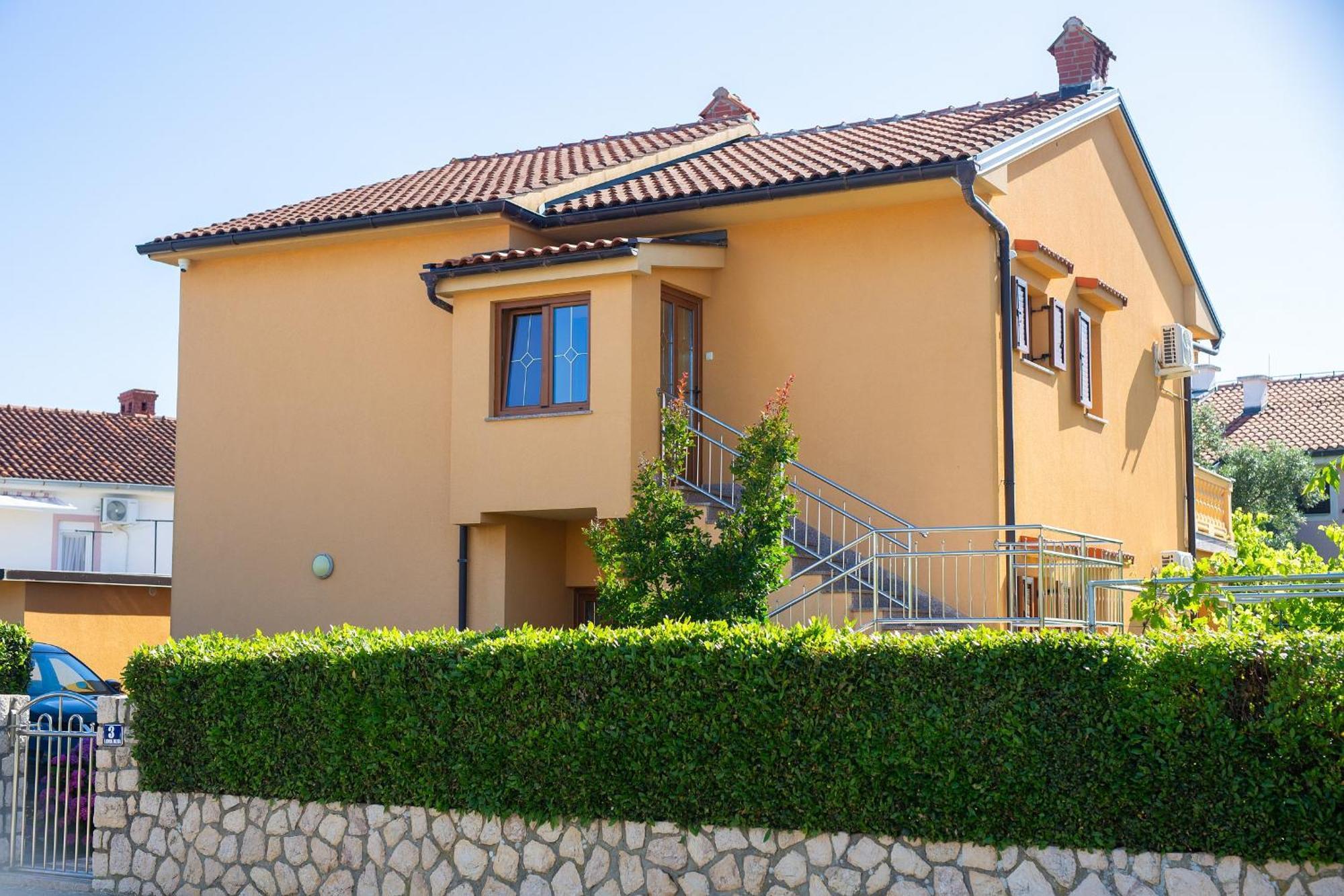 Apartment Bazina - Airconditioning, Parking, 500M From The Beach Krk Town Kültér fotó