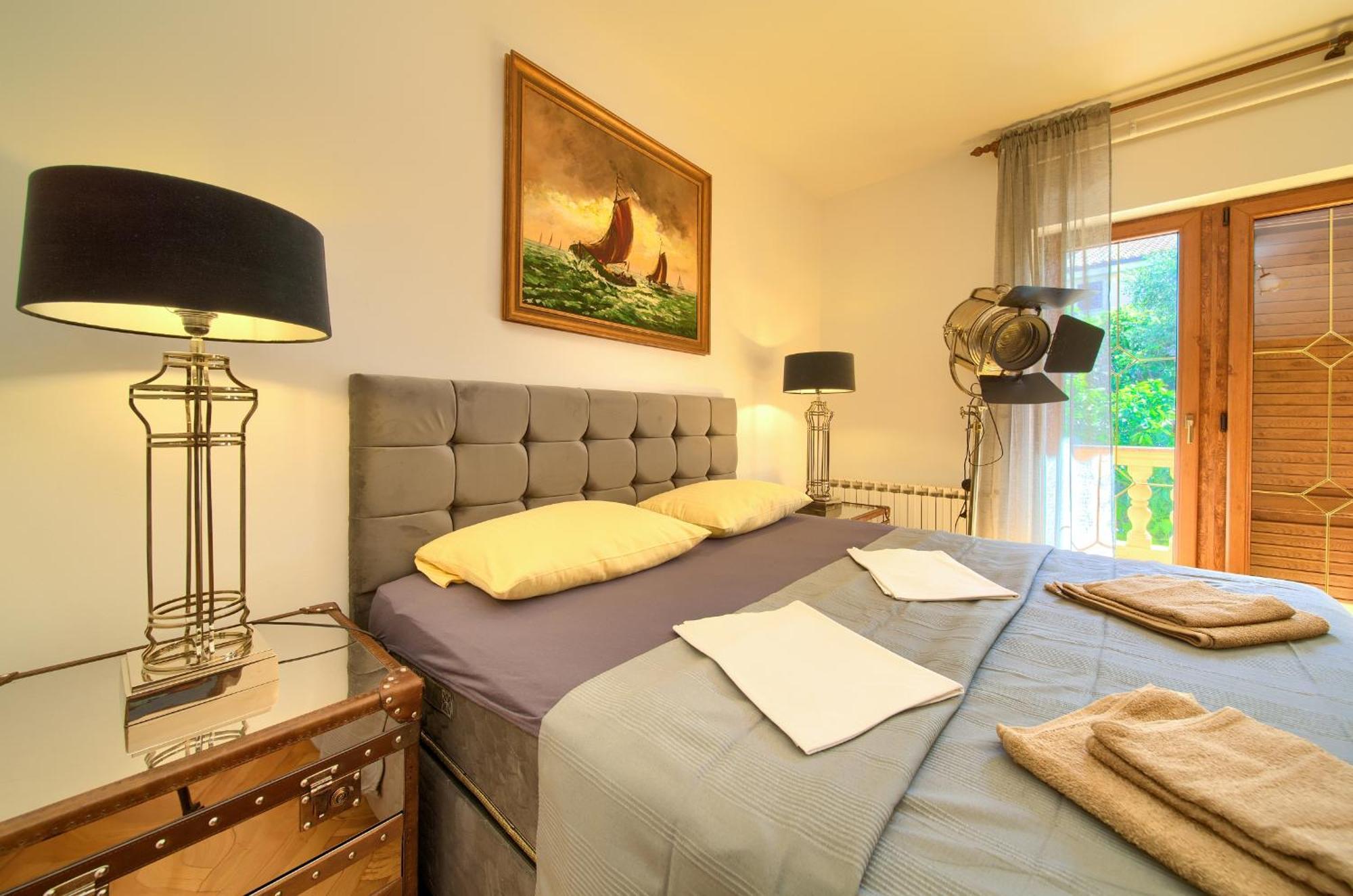 Apartment Bazina - Airconditioning, Parking, 500M From The Beach Krk Town Kültér fotó
