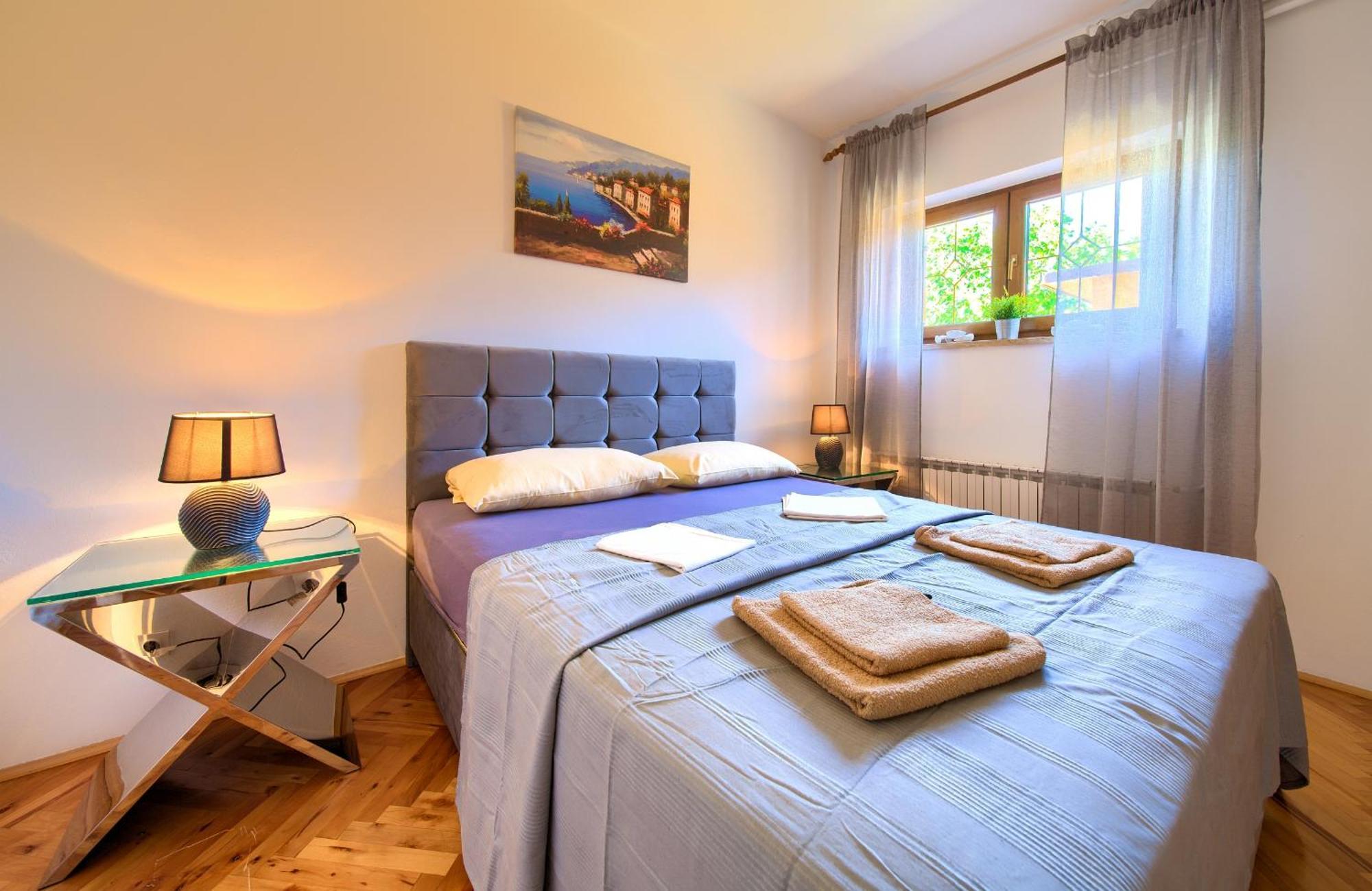 Apartment Bazina - Airconditioning, Parking, 500M From The Beach Krk Town Kültér fotó
